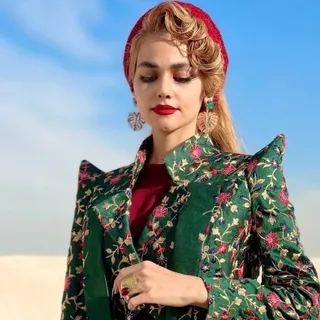 کتابها و فلش زرین کفاش