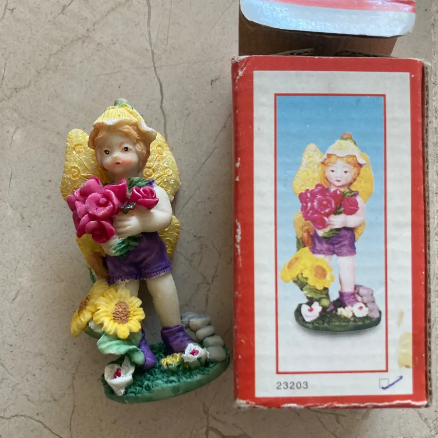 مجسمه خارجی فرشته با باکس