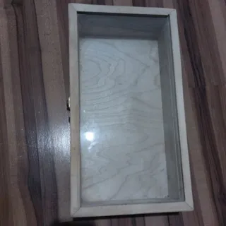 جعبه چوبی با در شیشه ای