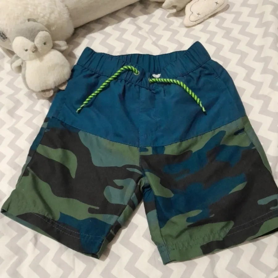 شلوارک  بچگانه