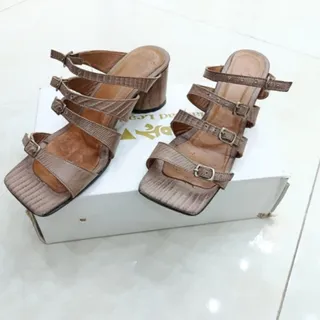 صندل دخترانه و زنانه چرم