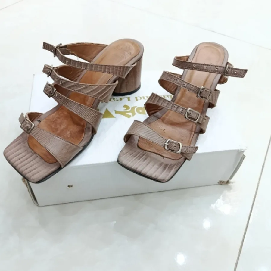 صندل دخترانه و زنانه چرم