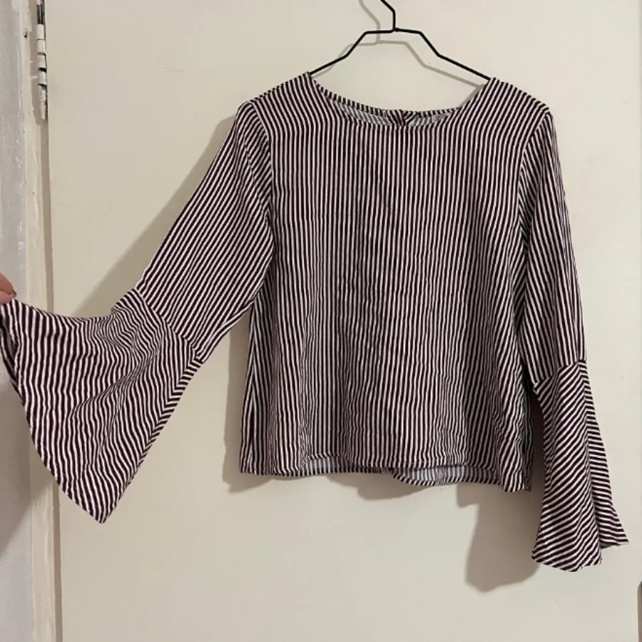 شومیز زرشکی و سفید نخ