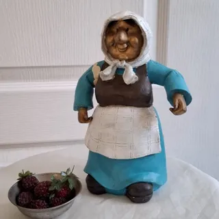 مجسمه مادربزرگ