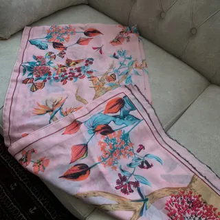 شال صورتی پاستلی