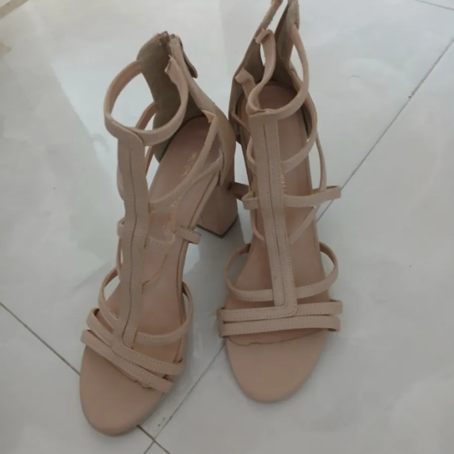 کفش پاشنه بلند