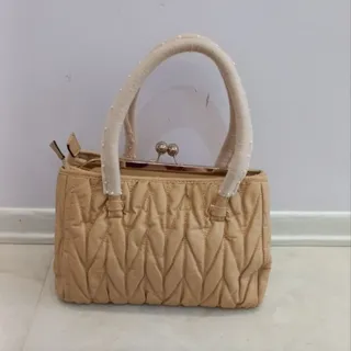 کیف خارجی زنانه رنگ کرم