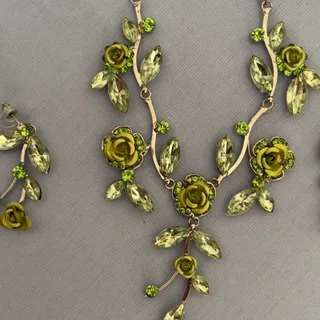 گردنبند، گوشواره، انگشتر