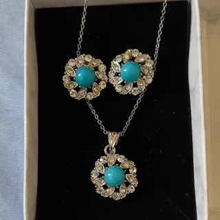 گردنبند و گوشواره