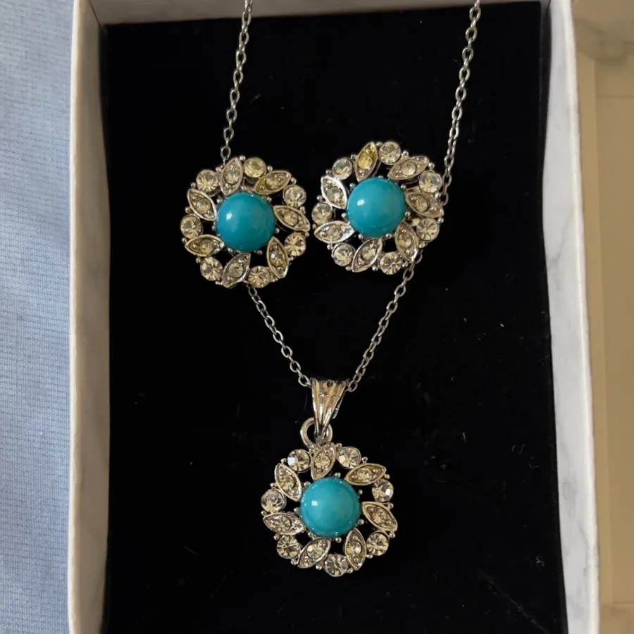 گردنبند و گوشواره