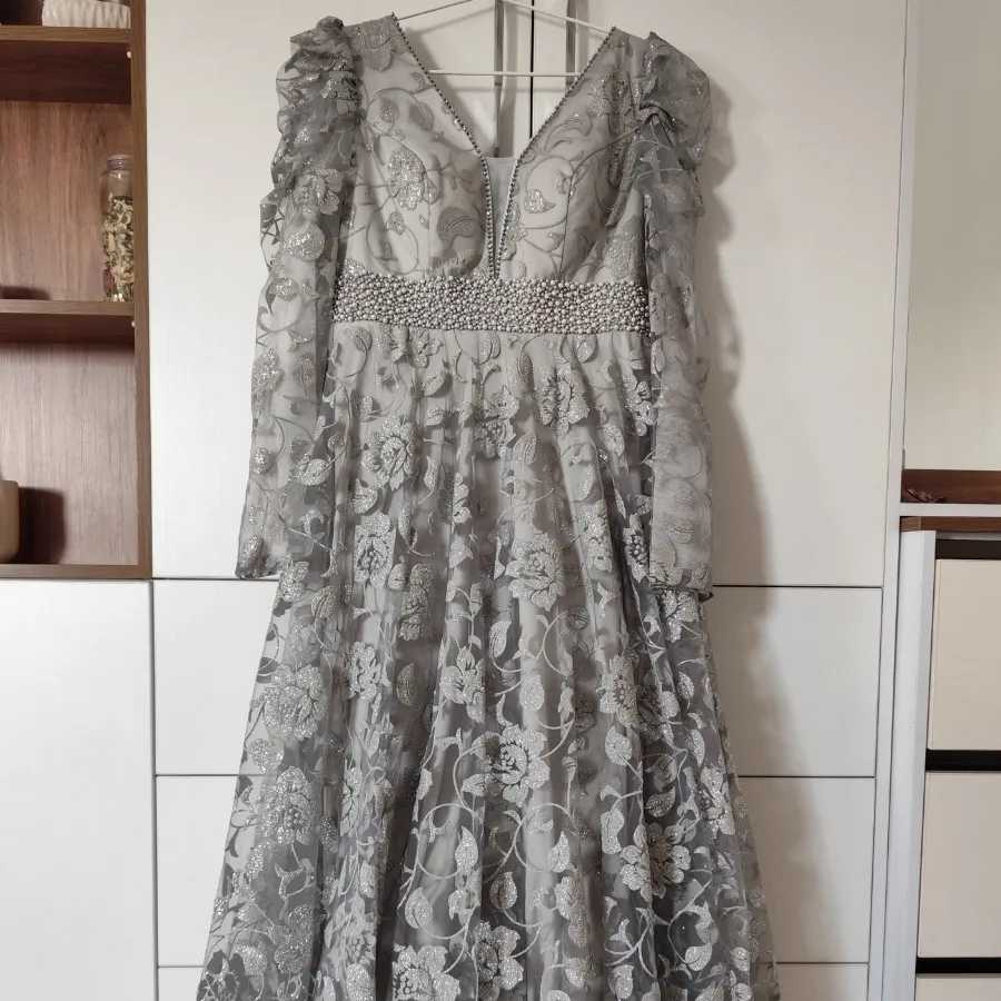 لباس مجلسی نقره ای اکلیلی