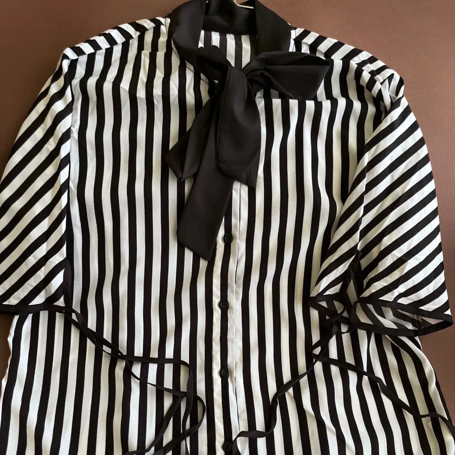 شومیز یقه کراواتی