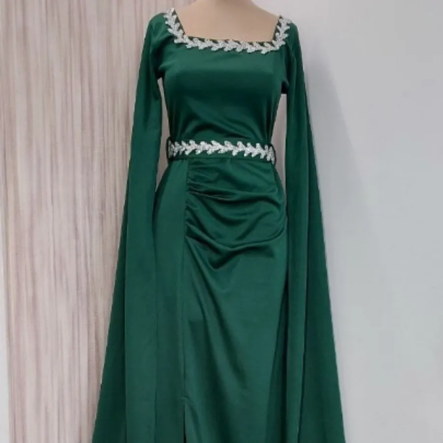 لباس مجلسی پوشیده