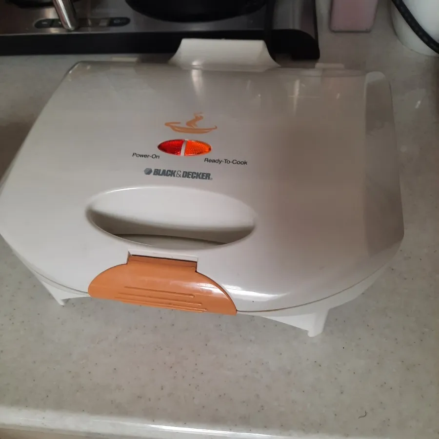 ساندویچ ساز بلک اندیکر