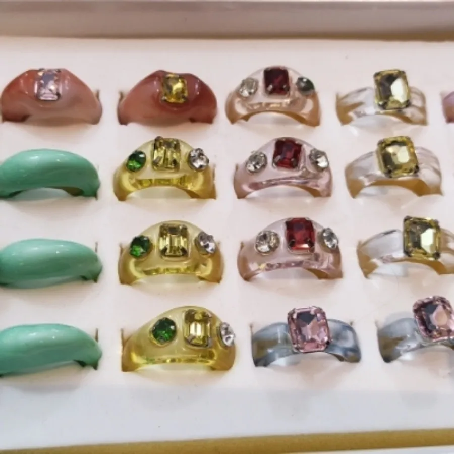 انگشتر رزین نگین دار