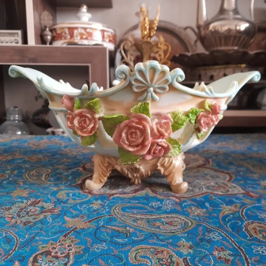 سبد گلبرجسته قدیمی