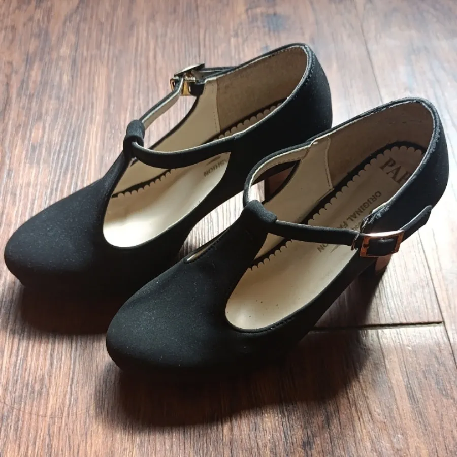 کفش پاشنه بلند مخملی