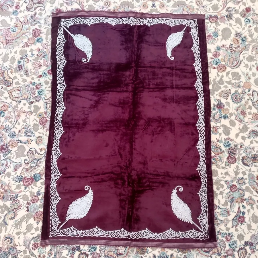 رومیزی مخمل قدیمی