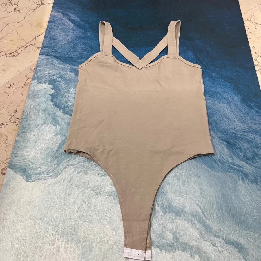 بادی کرم با یقه دلبری