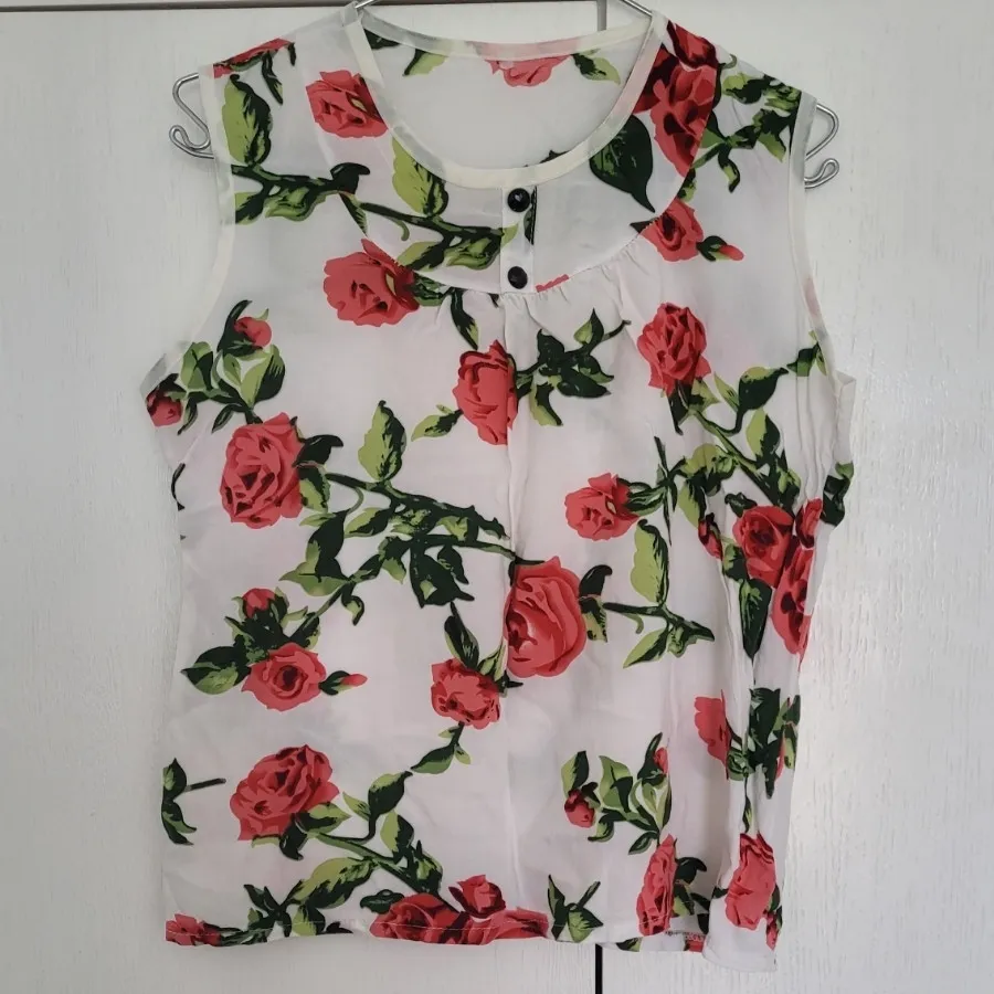 تاپ نخی گلدار