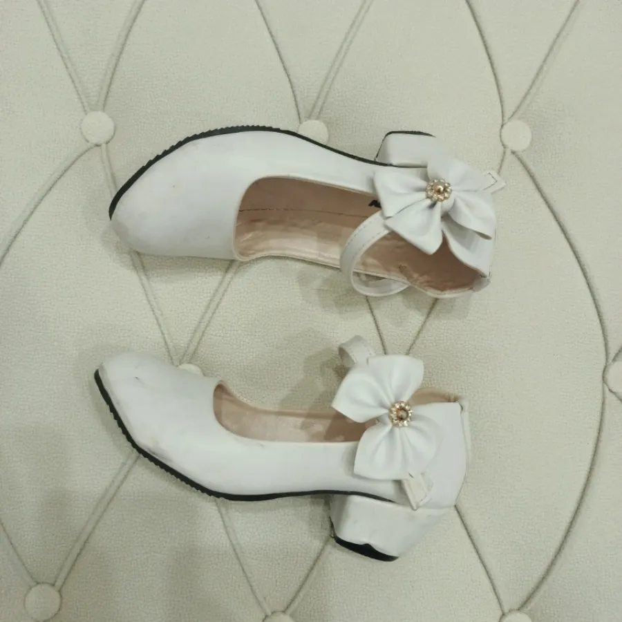 کفش بچگانه پاشنه دار