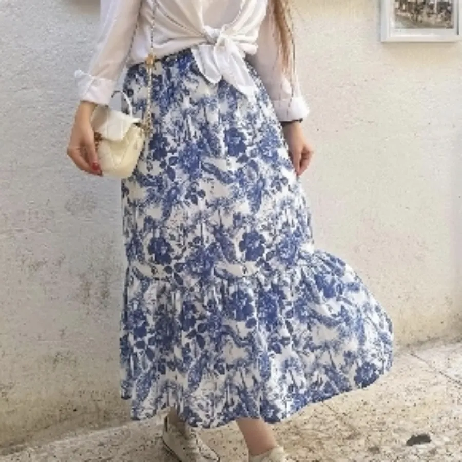 دامن سفید آبی