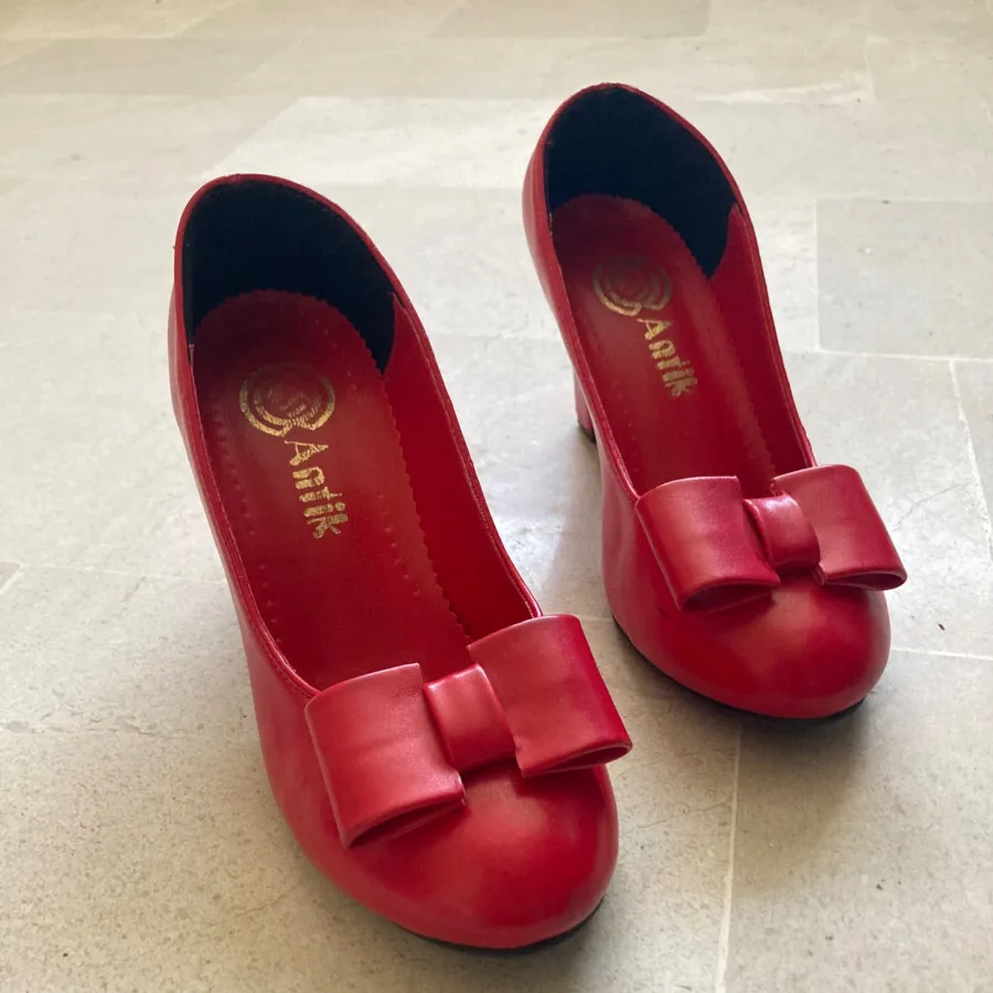 کفش قرمز باشنه