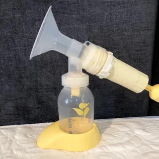 شیردوش دستی برندmedela