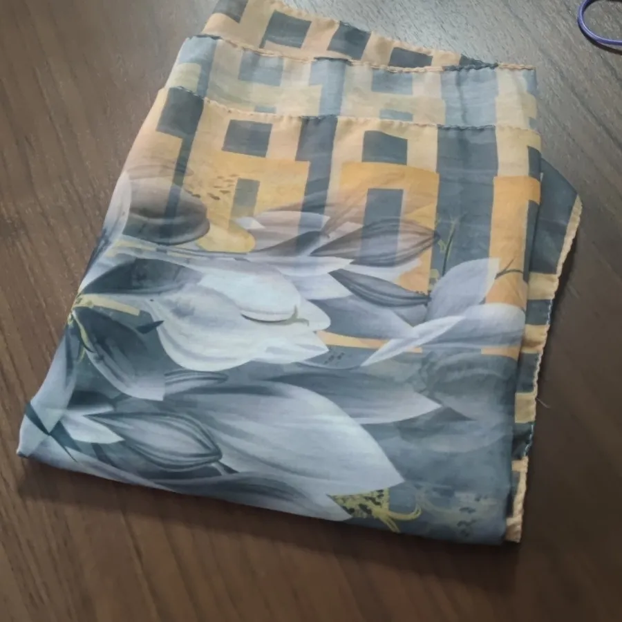 روسری طرح دار