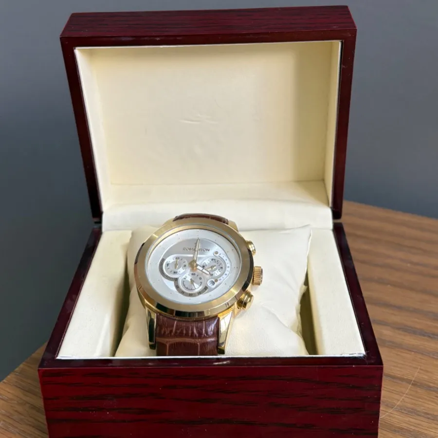 ساعت سه موتوره رومانسون