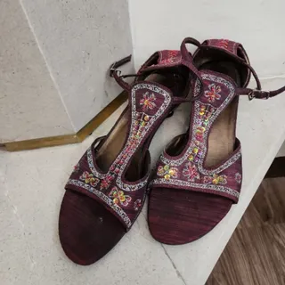 کفش پارچه ای کار شده