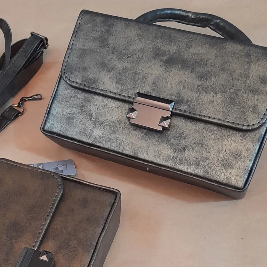 کیف پاسپورتی صندوقی