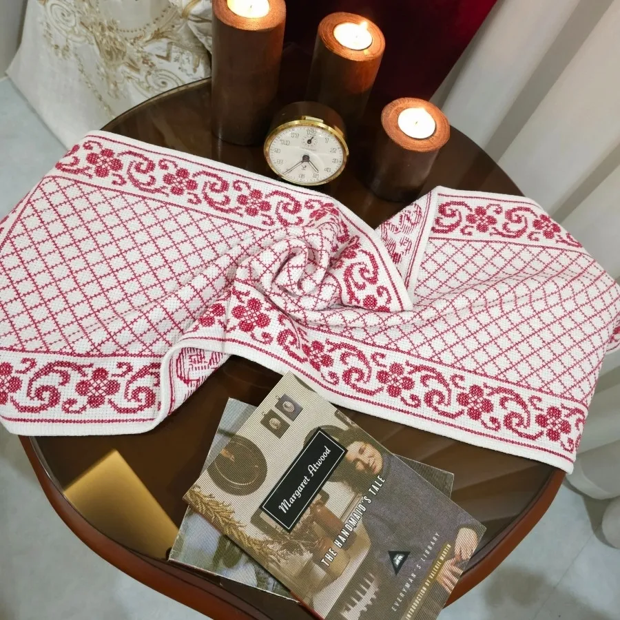 رومیزی گلدوزی شده دست دوز