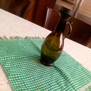 ظرف شیشه ای قدیمی