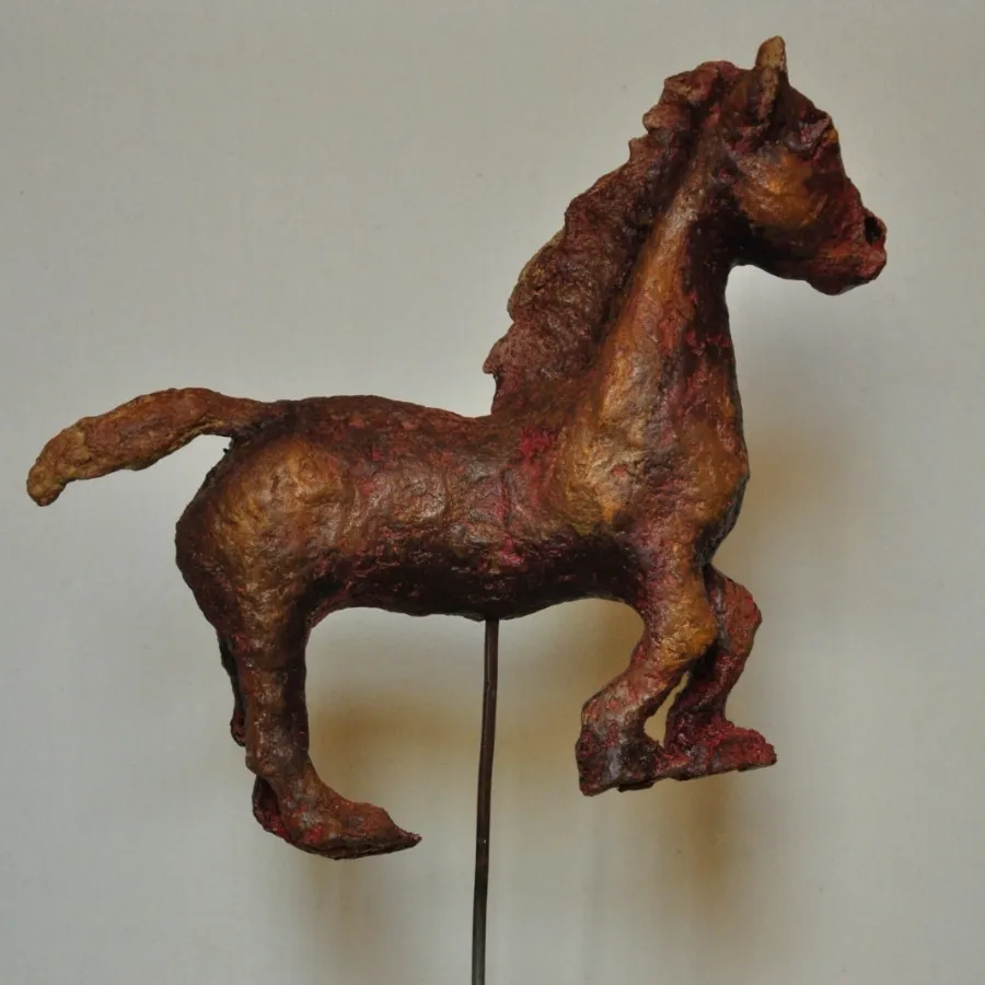 مجسمه ی اسب تک نسخه