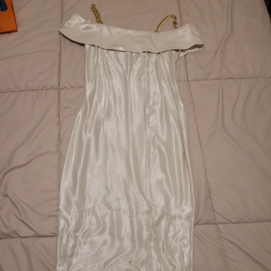 پیراهن مجلسی سفید ساتن