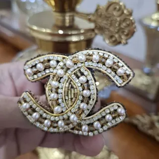 سنجاق سینه شیک