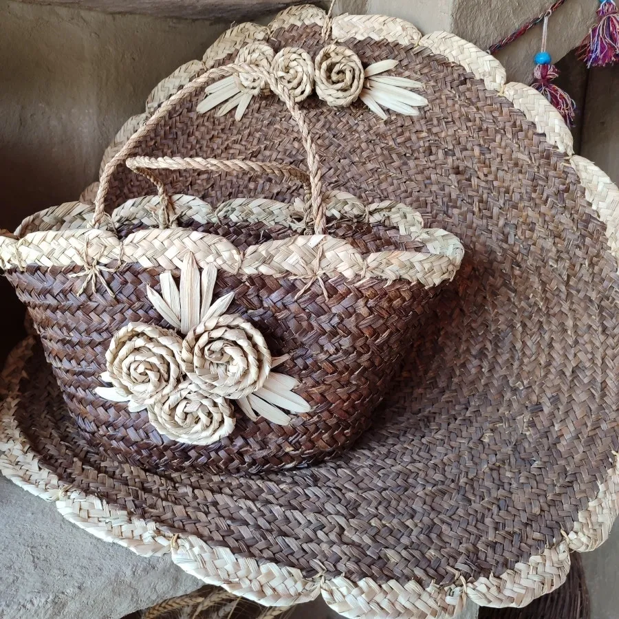 سفره و سبد حصیری