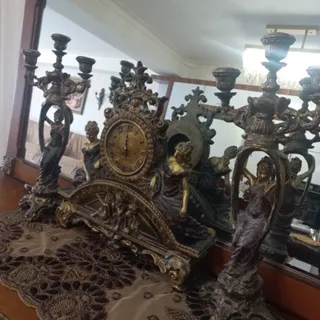 ساعت و شمعدان