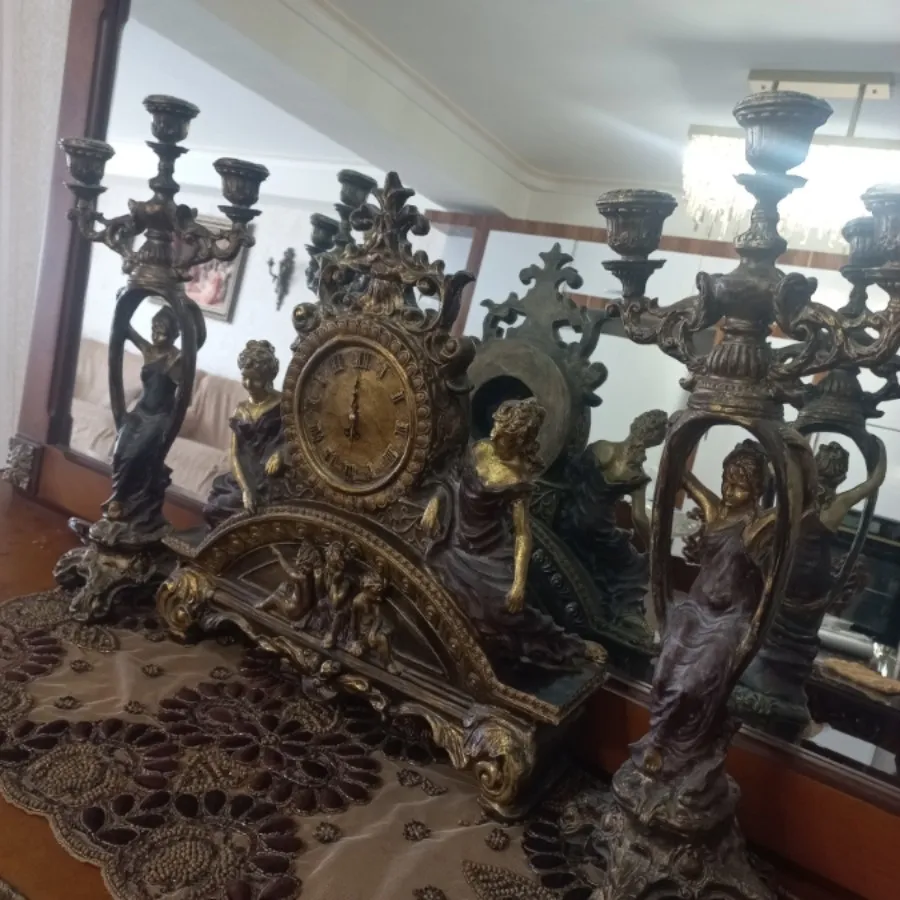 ساعت و شمعدان