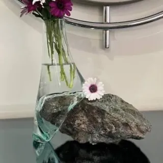 گلدان سنگ و شیشه