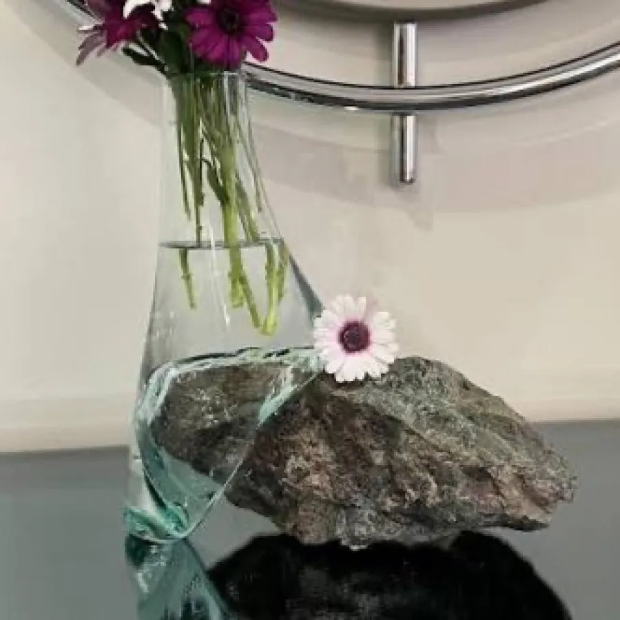 گلدان سنگ و شیشه