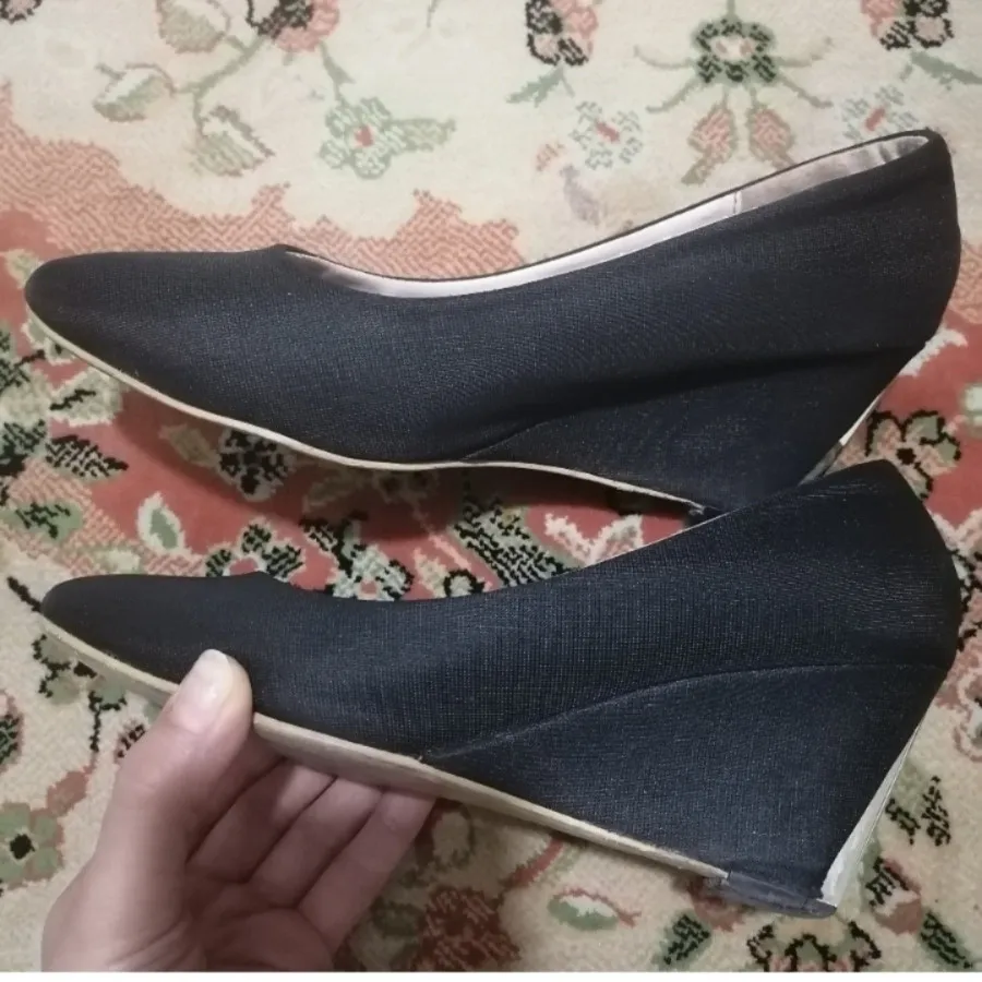 کفش شیک پاشنه طلایی