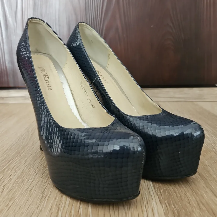 کفش پاشنه بلند