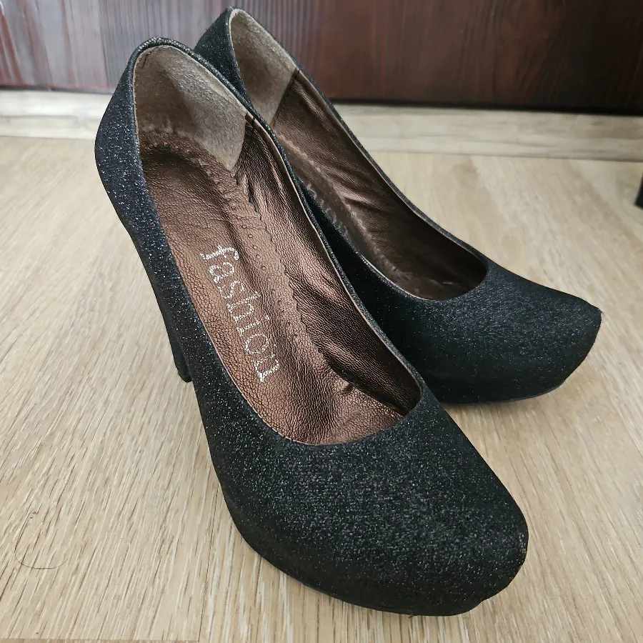 کفش پاشنه بلند