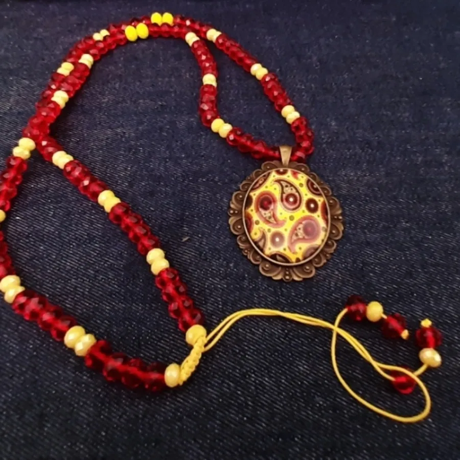 گردن آویز،  رولباسی