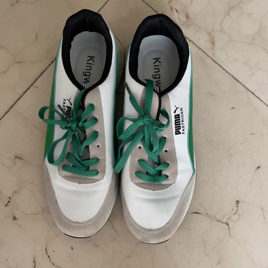 کفش ورزشی و‌ اسپرت