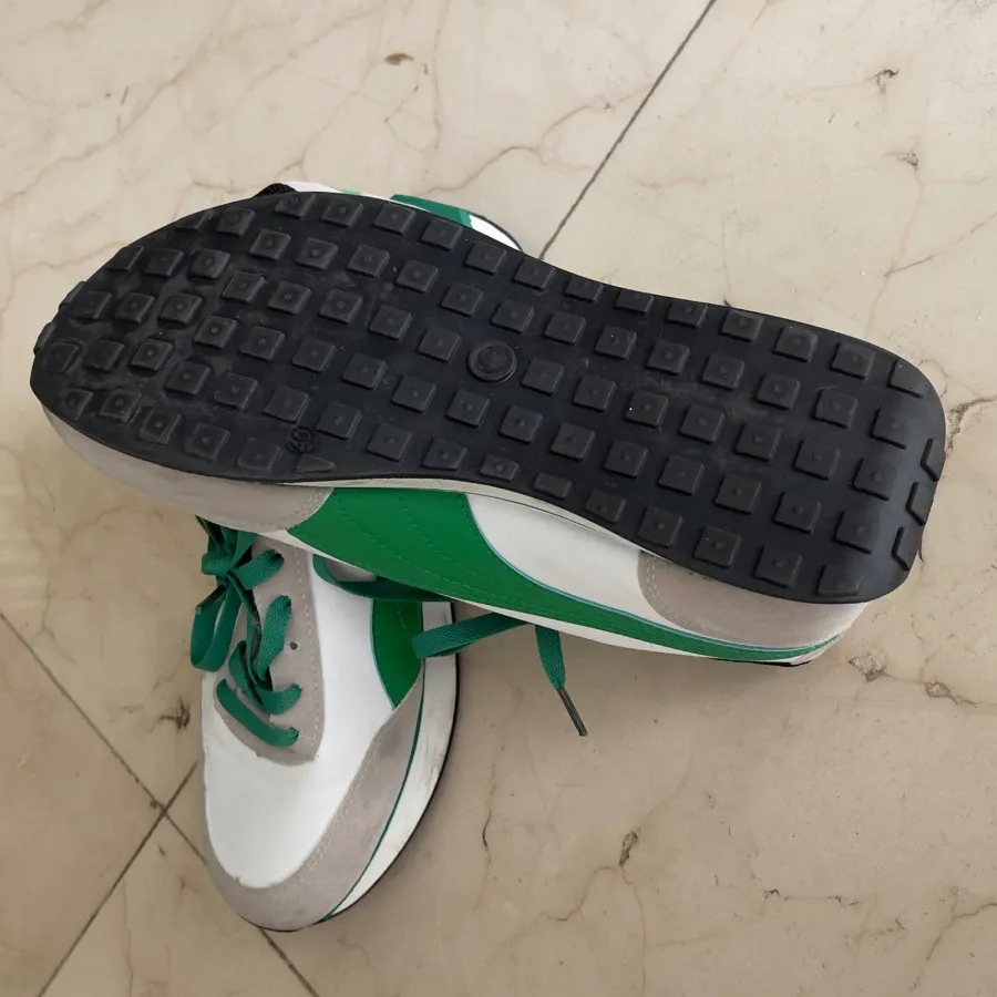 کفش ورزشی و‌ اسپرت