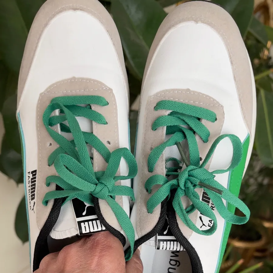 کفش ورزشی و‌ اسپرت