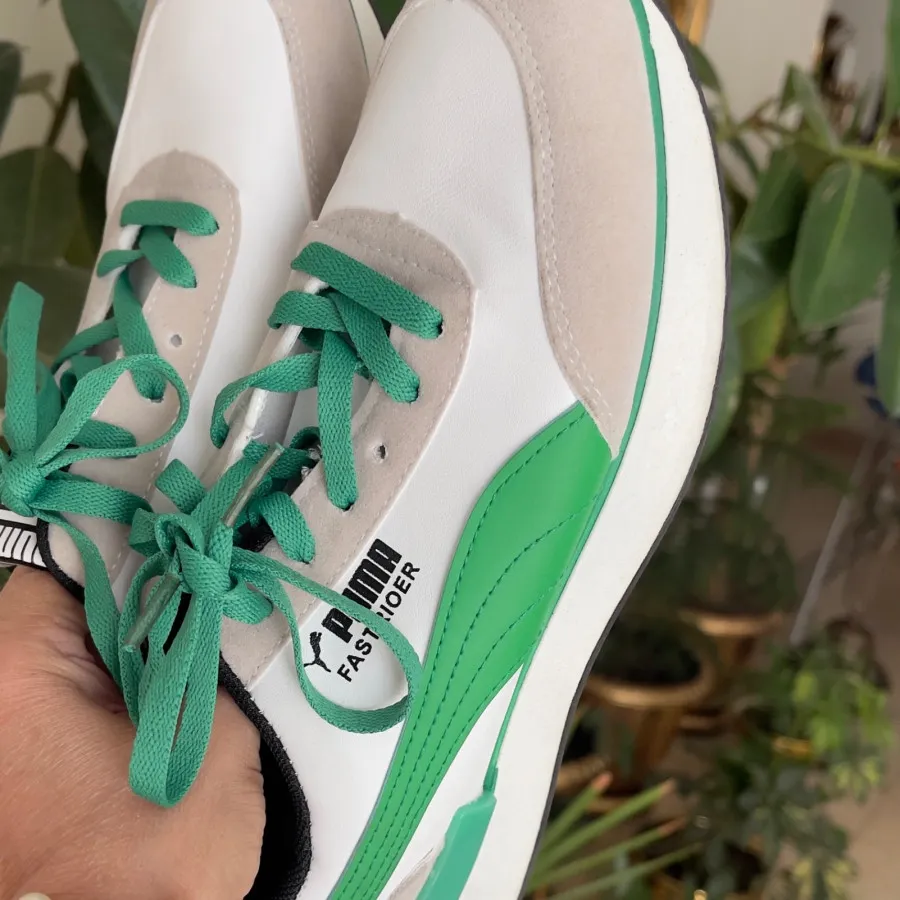 کفش ورزشی و‌ اسپرت